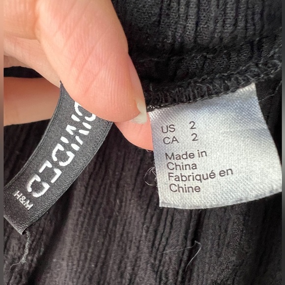 H&M Women's Black Casual Flowy Lightweight Euro Summer Vacation Shorts 2 XS - Picture 6 of 7